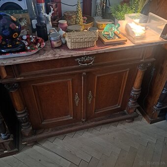 Starožitne skrine a komoda. - 2