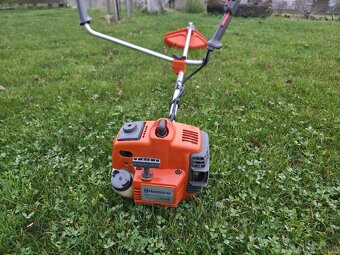 Krovinorez husqvarna 323R. - 2