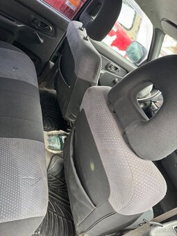 Mitsubishi l200 interiér - 2