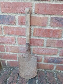 Predám vojenskú poľnú lopatku - 2