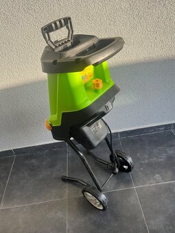 Drvič konarov a listia Fieldman FZD 4015-E - 2