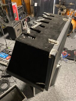 Stojan na 6 gitár. - 2