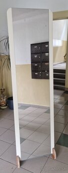 Vešiak so zrkadlom - 2
