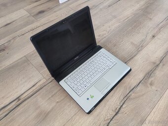 TOSHIBA Satellite A210 (AMD Athlon 64 X2 TK-57) Ubuntu 24.04 - 2