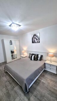 ABSTRAKTNÝ OBRAZ V RÁME 70 x 70 cm - 2