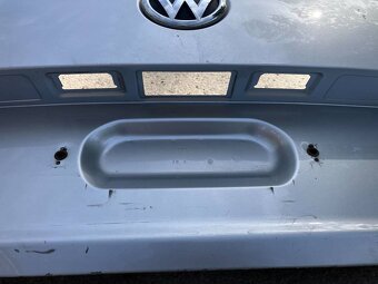 VW PASSAT B7 KOMBI 10- ZADNÉ KUFROVÉ DVERE - 2