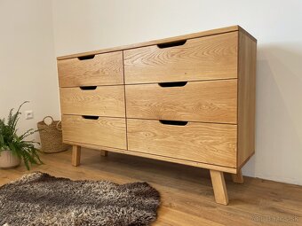 Dubová komoda z masívu - 2