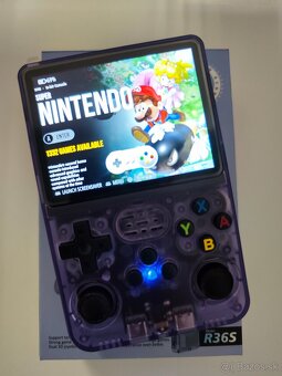 Predám novú purpurovú retro konzolu R36S-128GB. - 2