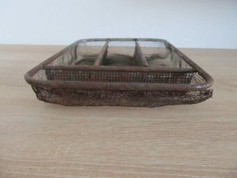 Predám starožitný kovový príborník. - 2