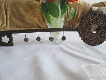 železný kľuč ako vešiak - 2