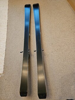 lyže, lyžiarky, prilba - 2