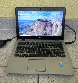 HP EliteBook 820 / i5 5200 / 8GB RAM / SSD + HDD / 12" - 2