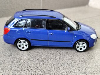 Predám nerozbalený model Škoda FABIA COMBI 2009 modrá farba - 2