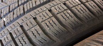 Predám 4ks slušné zimné 205/55r17-91H Hankook - 2