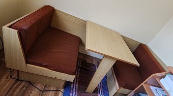 Posteľ /jedálenský kút - 2
