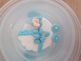 Kočik, dieťa, topánočky z cukru na tortu, ozdoby - 2