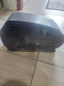 Starožitné bakelitove radio. - 2