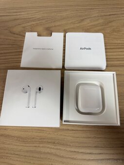 Apple Airpods v TOP stave - 2
