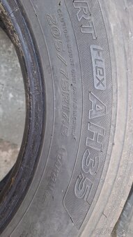 Pneu Hankook 205/75R17,5 - 2