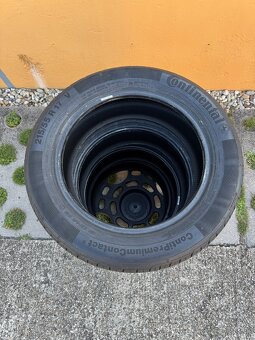 Continental - 215/55 R17 94V - 2