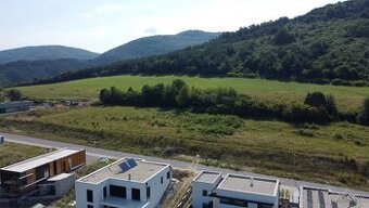 Stavebný pozemok Nová Dubnica s najkrajším výhľadom-VIDEO - 2