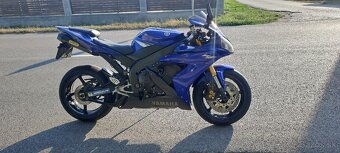 YAMAHA R1 - 2