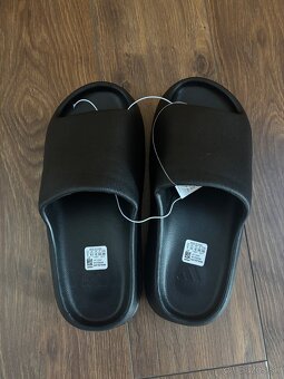 Adidas Yeezy Slide šľapky čierne veľkosť 42 - 2