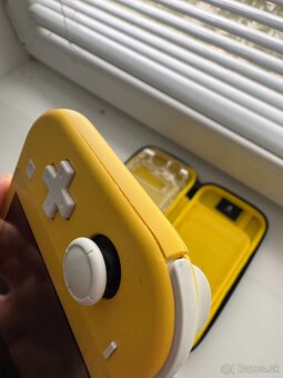 Nintendo Switch Lite Yellow + Hard case + obal + sklo - 2