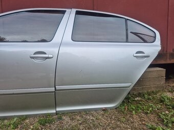 Predám dvere na Škoda Octavia II 2 STRIEBORNÁ METALÍZA - 2