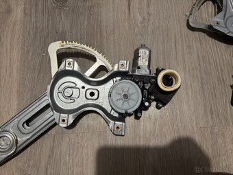 Mechanizmus ľavého predného okna Toyota Auris 2 - 2