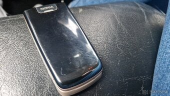 Nokia 6600 Fold - 2
