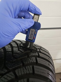 Zánovné Zimné Pneu Falken 225/60 R18 - 2