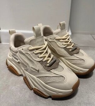 Steve Madden 37 - 2