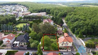 Pekný stavebný pozemok Pereš pri Lesoparku, tichá ulica - 2