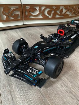 Stavebnica Technic 42171 Mercedes-AMG F1 - 2