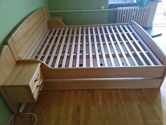 Masívna manželská posteľ - 2