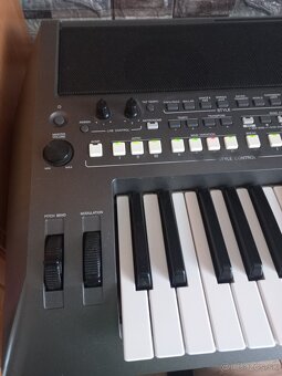 Yamaha psr s 670 - 2