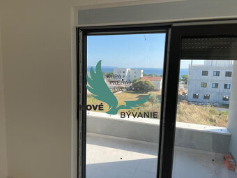 Chorvátsko-Na predaj apartmán so strešnou terasou a bazénom  - 2