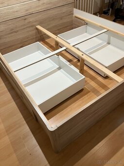 Predám posteľ, skriňu a stôl - 2