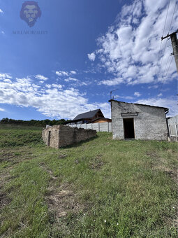 Na predaj oplotený stavebný pozemok v obci Banka, 1 623 m² - 2