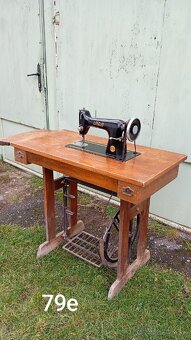 starý šijací stroj - 2
