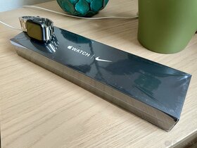 Apple Watch Series 6 40mm Space Gray (Nike) - 2