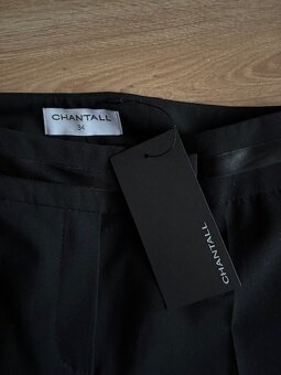 CHANTALL - čierne 3/4 elegantné nohavice - NOVÉ s visačkou - 2