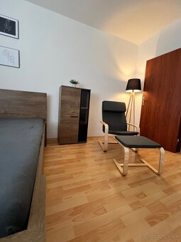 Prenájom Garsónka, Trenčín Zlatovce - výhľad na hrad - 2