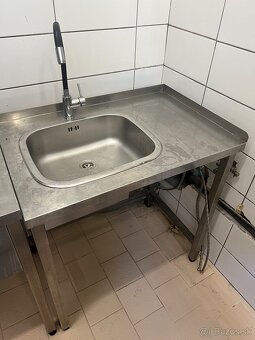 Predam 2x nerezový stol s umývadlom - 2