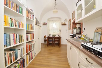 Predaj 1i byt v Zichyho kúrii v centre obce Rajka - 2