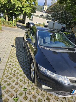Honda civic typ 8G 2.2 diesel rok 2009 čierna farba - 2