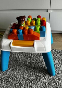Mega Bloks Stolík s kockami. Stolík hračka pre deti - 2