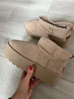 Dámske UGG čižmy - 2