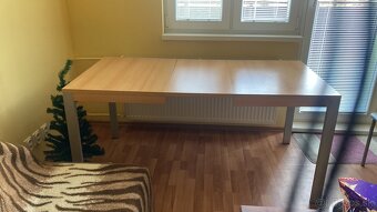 Predám kuchynský stôl roztahovatelny az pre 8 osôb - 2